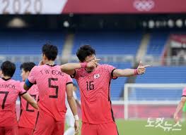 한국 올림픽 축구대표팀은 28일 일본 요코하마의 요코하마 인터내셔널 스타디움에서 열린 온두라스와 도쿄올림픽 조별리그 b조 3차전 최종전에서 6대0 완승, 조 1위를 확정지었다. Onflaehuhmkikm