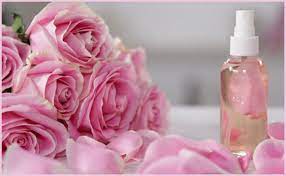Come produrre l'acqua di rose in casa? Come Preparare L 39 Acqua Di Rose Fai Da Te In Modo Rapido E Semplice Tutti I Metodi Utiliz Acqua Di Rose Capelli Fai Da Te Consigli Di Bellezza Al Naturale