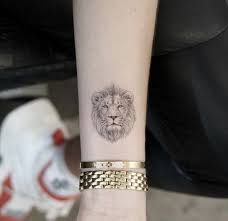 Lion Tattoo Meaning Lion Tattoo Ideas For Men And Women With Photos Simple Lion Tattoo Small Lion Tattoo Lion Tattoo Meaning