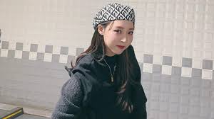 Moonbyul facts and ideal type stage name: Mamamoo Moonbyul Put A Cool Spin On The Beret Look Inkistyle
