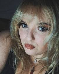 Annie Malka's Instagram, Twitter & Facebook