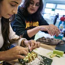 Sushi met meelwormen? 'We willen mensen eerst laten schrikken'