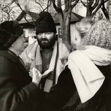 Cât de bine poți cunoaște un om cât de periculoasă e partea subacvatică a unui aisberg cât de mult ai vrea acum să nu știi nimic despre asta să poți căsca liniștit. Ion Si Doina Aldea Teodorovici Posts Facebook