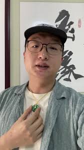 Jade Bi donut safety button necklace, meaning safety and healthy longevity.  #jade #jadeitejade #jadejewelry #huajade #huajadeco #jadenecklace  #safetybutton #highqualityjade #realjade