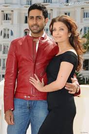 Aishwarya Rai Et Son Mari Abhishek Bachchan Lors Du Photocall Du Film Raavan Au Abhishek Aishwa Indian Celebrities Aishwarya Rai Aishwarya Rai Bachchan