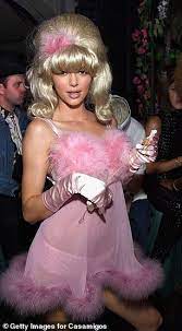 Kendall Jenner Blonde For Austin Powers Fembot Halloween Costume Trendy Halloween Costumes Halloween Outfits Halloween Costumes