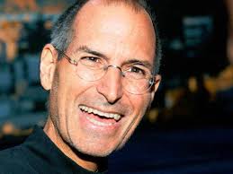 Mitte juli war im haus von steve jobs in palo alto eingebrochen worden, als dort gerade renoviert wurde und jobs' witwe lauren deshalb dort war. Brille Von Steve Jobs Verkauft Sich Blendend Computer Medien Badische Zeitung
