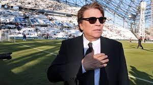 Momentul maxim pentru istoria lui om, câștigarea champions league în 1993. They Accuse Tapie Of Buying The Referee Of Marseille Bruges In The 1993 Champions League