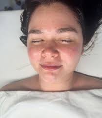 We invite you to Sky Lounge Beauty Salon for a manicure and brow , lash  care 🤍 Here it's stylish, cozy, and always with a cup of aromatic coffee ☕  Beautiful nails +