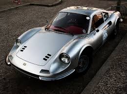 La Ferrari Dino Vit Le Jour En 1967 Sous Le Nom De Dino 206 Gt La Signification De Son Nom S Explique Ainsi 20 Pour La Cyl Ferrari Car Beautiful Cars Ferrari