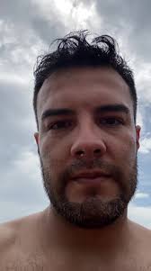 Estaba lloviendo, está lloviendo y va a seguir lloviendo, pero estamos en  la playa.