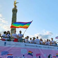 Wenn das geld eingegangen ist, wird der termin bestätigt., ansonsten nicht. Christopher Street Day Csd Demos Ziehen Durch Berlin Niedersachsen