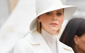 Find the perfect charlene princesse de monaco stock photos and editorial news pictures from getty images. Coupe Courte Veste Camouflage Charlene De Monaco Vole Au Secours Des Rhinoceros En Afrique Du Sud Madame Figaro