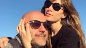 Ezequiel pocho lavezzi está siendo vinculado a la modelo valentina ferrer, quien fue pareja del cantante j balvin por más de dos años. Guillermo Lopez Se Casa Con Nella Ghorghor De La Bahia