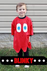 Pacman and his ghosts are a great costume idea for large groups. Pac Man Family Costume
