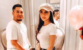 Serina redzuawan memuat naik foto bukti suaminya, meor mohammad aidid sudah bertemu bapanya, datuk redzuawan ismail untuk meminta restu. Suami King Coco Cerai Isteri Pertama