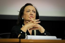 Maria joana raposo marques vidal, kurz meist joana marques vidal, (* 31.dezember 1955 in santa cruz, coimbra) ist eine portugiesische juristin und seit 2012 generalstaatsanwältin portugals. Joana Marques Vidal Sugerida Para Presidir A Grupo De Trabalho De Corrupcao Portugal Sabado