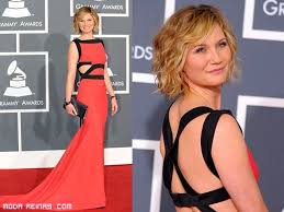 Algunos son muy elegantes, otros son más discretos. Complementos Para Combinar Un Vestido Coral Moda Reinas