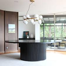 Round Scalloped Fluted Pedestal Dining