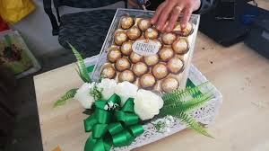 Tuala juga boleh dijadikan hantaran tunang. Gubahan Hantaran Simple Ferrero Rocher Youtube