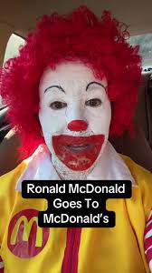 Ronald McDonald goes to Mcdonald’s 🍔 🍟 #ronaldmcdonald #mcdonalds  #halloween #halloweencostume