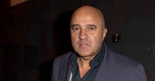 De vries was born in november 14, 1956. John Van Den Heuvel Responds To Attack De Vries We Never Shut Up Peter R De Vries Shot Netherlands News Live