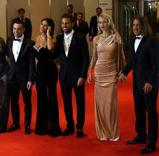 Wer ist die hübsche brünette, die messi den kopf verdreht hat? Lionel Messi Und Antonella Roccuzza Feiern Ihre Traumhochzeit Mit 460 Polizisten Welt