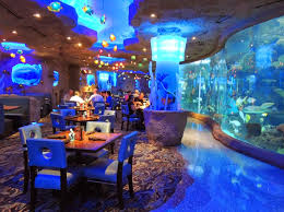 Dine Among Sea Creatures At The Houston Aquarium Restaurant In Texas Underwater Restaurant Houston Aquarium Aquarium Architecture