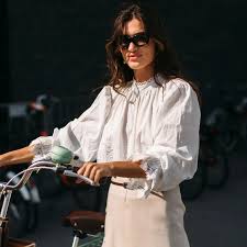 Sarah estanislau +18 pelada reached her apartment, she