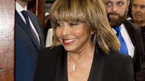 Noch 2013 erlitt tina turner einen schlaganfall, 2016 wurde bei ihr darmkrebs diagnostiziert und 2017 hatte sie einen schweren nierenschaden, den sie nur aufgrund einer organspende ihres mannes. Sie Ist Schon 78 Tina Turner Scheint Einfach Nicht Zu Altern
