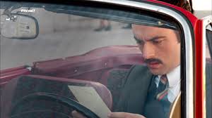 Mateo no da crédito a la carta que tiene entre manos, es de Alberto Márquez