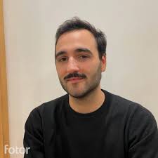 Nuevos funcionarios y millones de pesos para la hiper estructura del área  que dirige Manuel Adorni