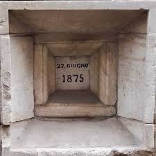 Le ruote erano collocate la ruota degli esposti in italia comparve nel 1178 grazie a papa innocenzo iii che, impressionato. La Ruota Degli Esposti Della Santa Casa Dell Annunziata Italyproguide