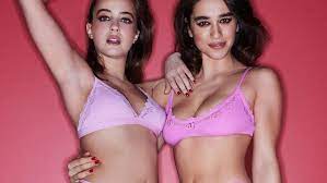 Kim Kardashian recruits 'White Lotus' breakout stars for Skims campaign |  Culture | EL PAÍS English
