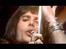 Queen Queen's Instagram, Twitter & Facebook