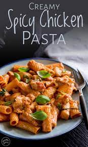 Dieses Cremig Wurzige Chcicken Nudelgericht Macht Das Abendessen Unter Der Woche Perfekt Chicken Pasta Dishes Creamy Chicken Pasta Recipes Spicy Pasta Recipes