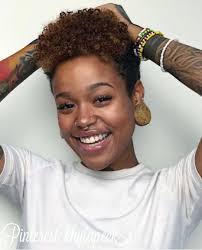 Coupe cheveux afro courts avec coloration. Epingle Sur Hair Color