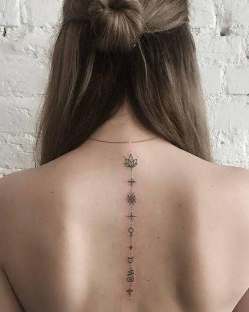 17 Spine Tattoo Designs That Will Chill You To The Bone - Cultura Colectiva