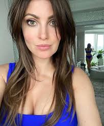 Они «схлестнулись» прямо в коридоре одной из программ. Hochu Na More Anastasiya Makeeva Podelilas Video V Kupalnike Zvezdy Womanhit Ru