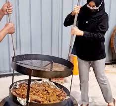 Milla, whose full name is norsyarmilla jirin, said that she was worried about the welfare of the staff, about 100 of them. Apa Salah Saya Jual Nasi Arab Saya Ikhlas Berniaga Kerana Allah Mila Jirin Mingguan Wanita