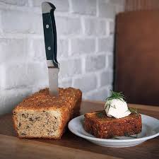 Essayez Notre Recette De Cake Au Saumon Fume Avec Olives Et Capres De Martin Juneau Du Restaurant Pastaga Food Baking Desserts