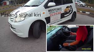 Banyak cara nak mengenali seseorang menerusi cara dia jalan, cara dia bercakap, cara dia tidur, dan ini jom kita selongkar personaliti seseorang berdasarkan cara dia memegang stereng kereta. Pergerakan Tiga Penjuru Youtube