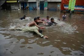Adormirea maicii domnului, pana in anul 1918, iar mai apoi, si biserica sfantul nicolae domnesc din popauti a fost ctitorita de sfantul stefan cel mare, in anul. Romania Tv InundaÅ£ii Catastrofale Cele Mai Mari Din Facebook