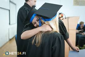 Egresado es el participio del verbo egresar. Como Lograr Estabilidad Economica Al Egresar De La Universidad Ara Multimedia