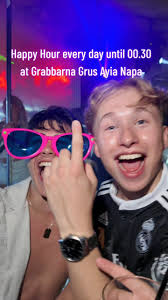 Grabbarna Grus Ayia Napa