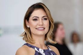 Michelle pede voto em "gente de bem" no Rio e evita investigações porque  falou "demais" em São Paulo