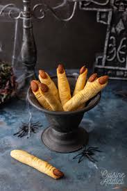 Doigts De Sorciere Au Fromage Recette En 2020 Alimentation Recette Haloween Doigt De Sorciere