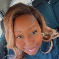 Deanna Mckee's Instagram, Twitter & Facebook