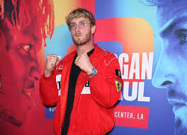 Paul, 25, who stands at 6ft 2in, took aim at mayweather's 5ft 8in frame in a doctored picture. Every Advantage Youtuber Logan Paul Has Over Icon Floyd Mayweather For Historic Fight Daily Star