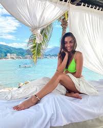 I am an actor and automotive influencer who loves to make epic. About Emelia Hartford